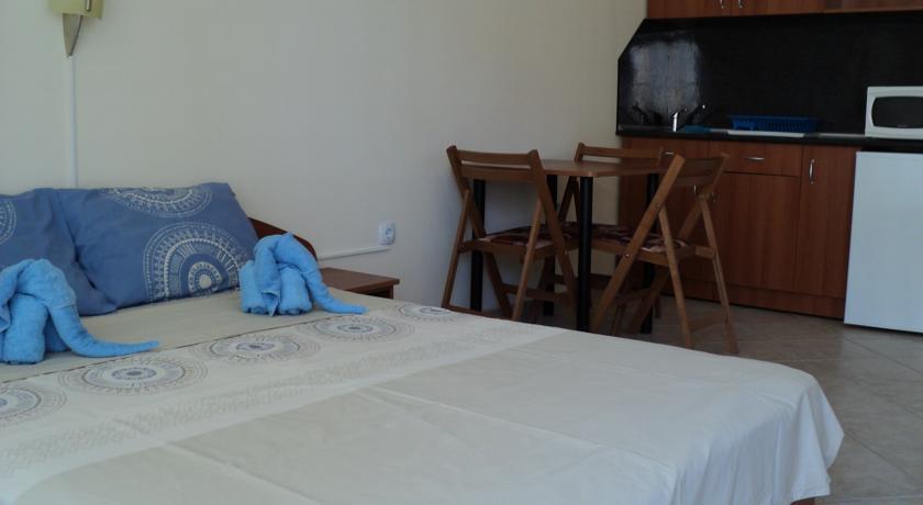 Meni Apartments And Guest Rooms Sozopol Habitación foto