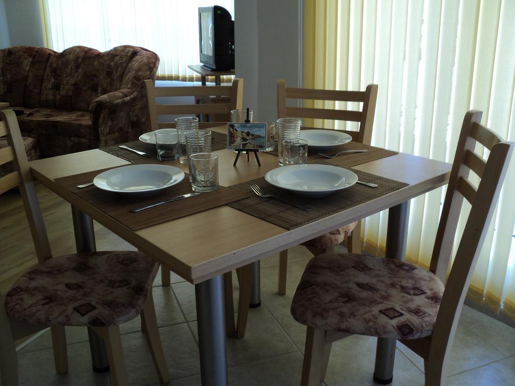 Meni Apartments And Guest Rooms Sozopol Exterior foto