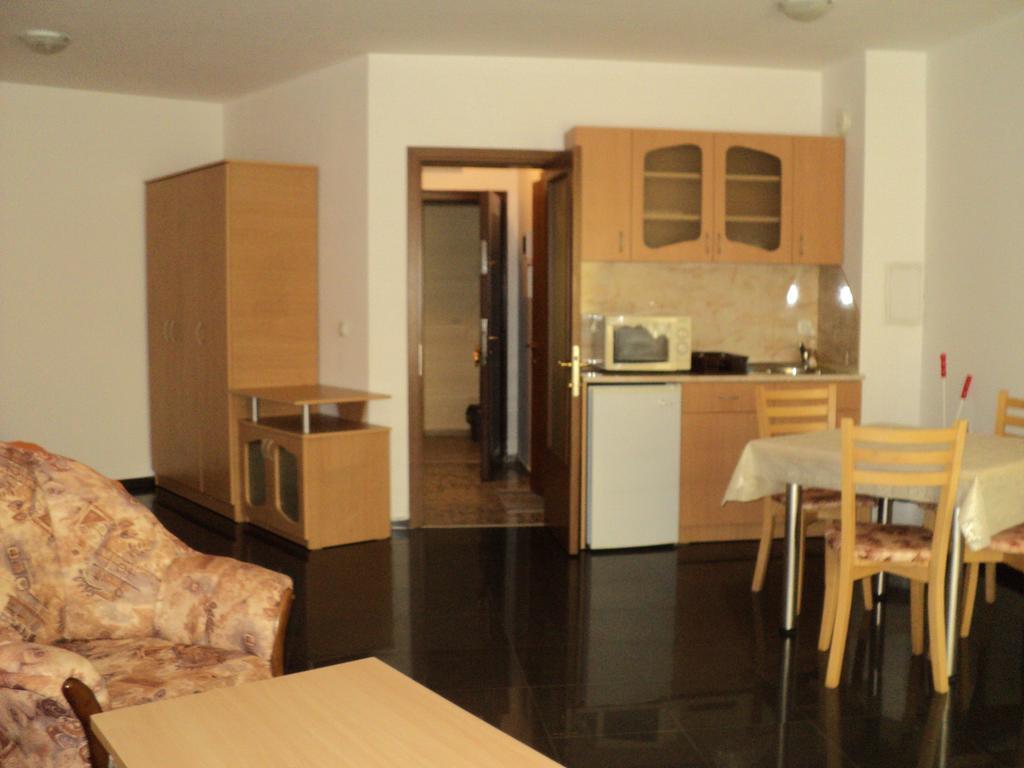 Meni Apartments And Guest Rooms Sozopol Exterior foto