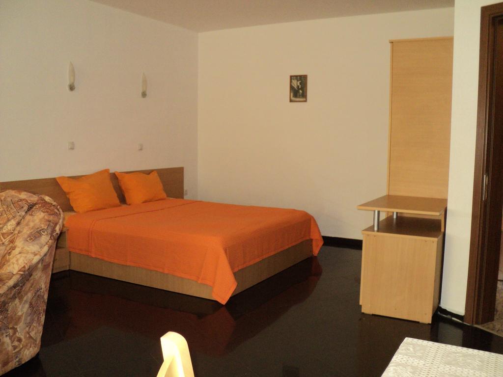 Meni Apartments And Guest Rooms Sozopol Exterior foto