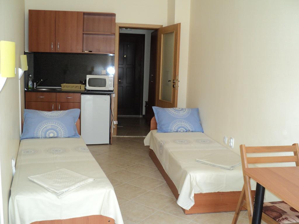 Meni Apartments And Guest Rooms Sozopol Exterior foto