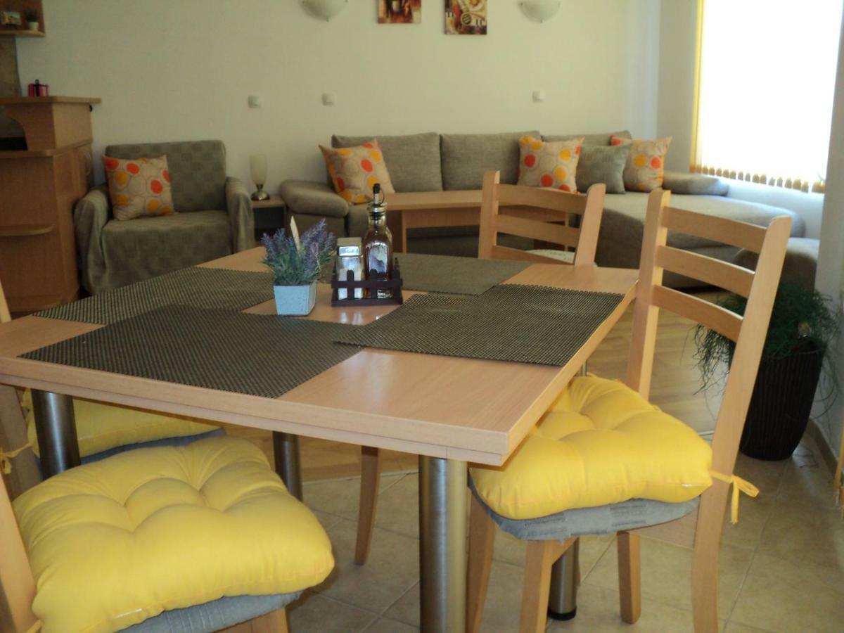 Meni Apartments And Guest Rooms Sozopol Exterior foto